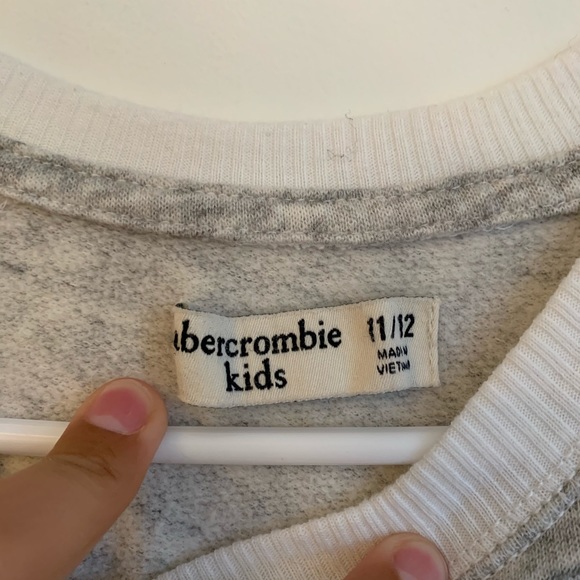 Abercrombie gray and white sweater - Picture 2 of 3